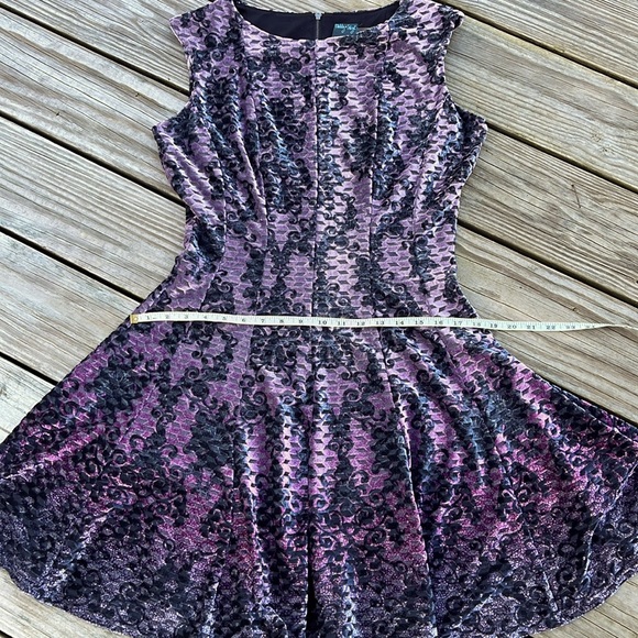 Gabby Skye striking fit & flare velvet dress 10 - Picture 10 of 14